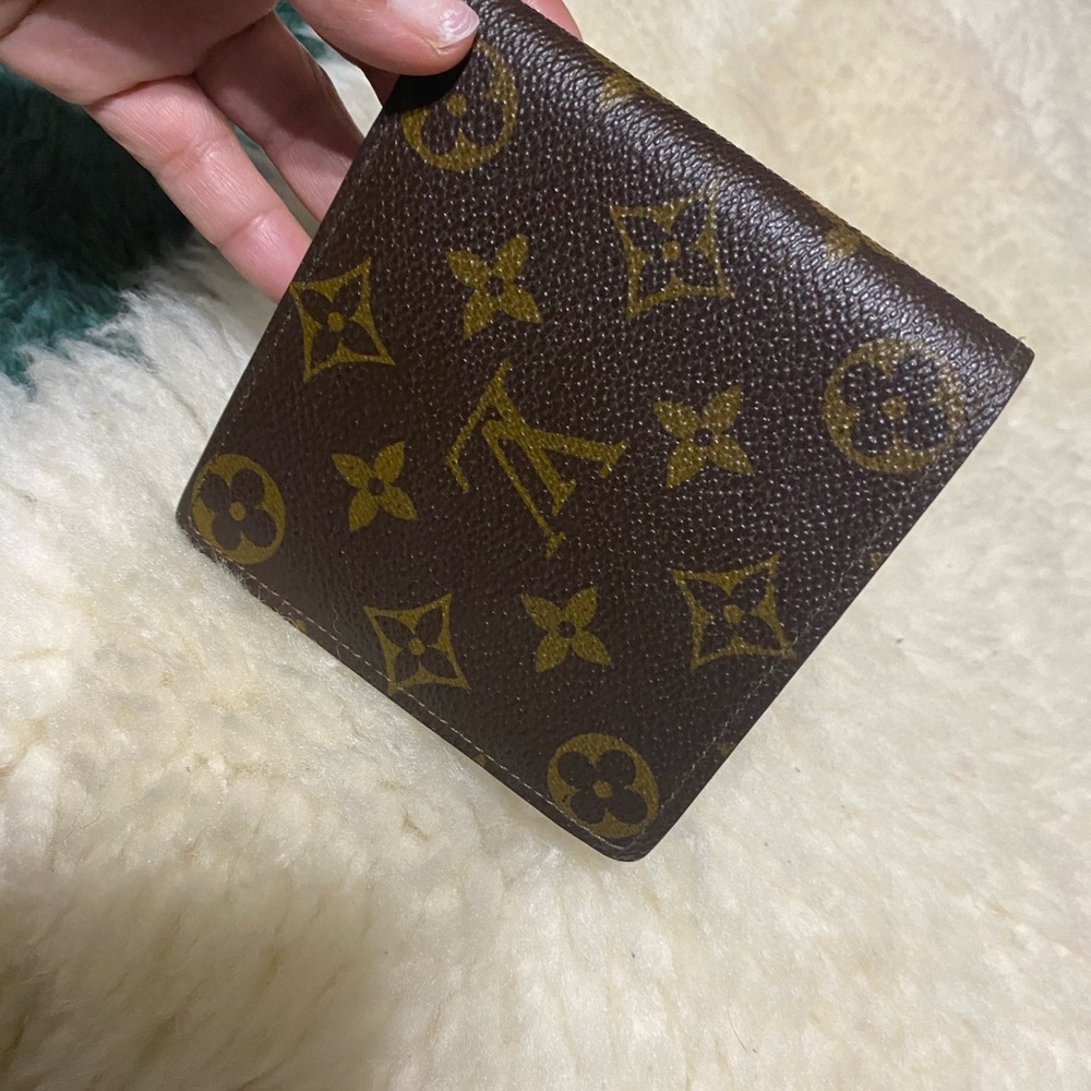 Louis Vuitton Brown and Gold Monogram Wallet -bill pockets were repainted✅